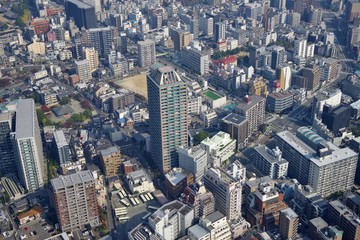日本の都市の高層マンション