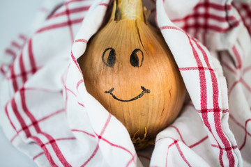 Zwiebelumschlag bei Krankheit, Ohrenschmerzen
