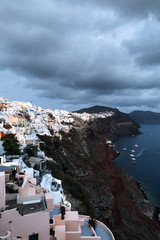 Obraz premium View of famous white buildings of Oia town on cliff in Santorini, Greece