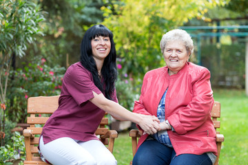 Krankenschwester und Patientin