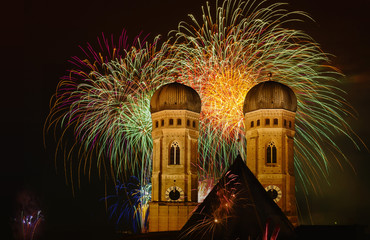 Dom, Liebfrauen-Dom, Sylvesterfeuerwerk, Neujahr, München, Bayern, Deutschland