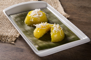 vegan quindim dessert.