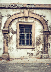Fototapeta na wymiar Window on the old and dirty wall