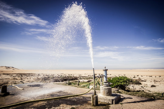 Source d'eau chaude en plein désert du Sahara - Sud Maroc - Dakhla