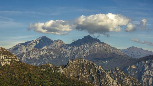 Vista della Grigna Settentrionale e Meridionale con nuvole