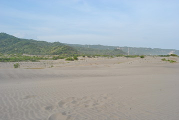 Fototapeta na wymiar gumuk pasir in yogyakarta