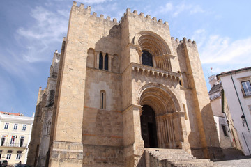 Fototapeta na wymiar Portugale, Eglise Sé Velha de Coimbra