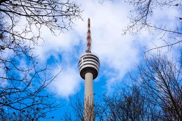 Stuttgarter Fernsehturm aus Wald unter Perspektive Architektur Deutschland Reiseziel Tourismus © hunterbliss