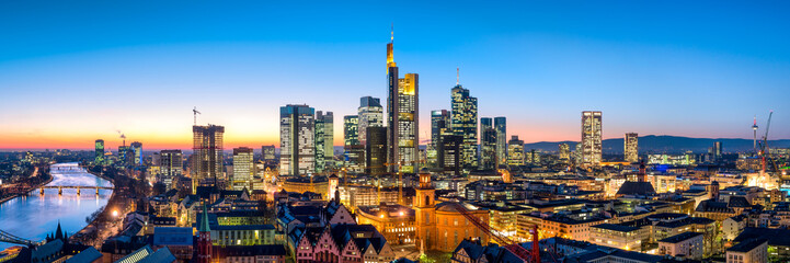 Frankfurt Skyline Panorama bei Nacht - obrazy, fototapety, plakaty