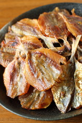 鯵せんべい　dried fish chips
