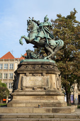 Obraz premium Statue of King John III Sobieski at the Main Town (Old Town) in Gdansk, Poland, on a sunny day in the autumn.