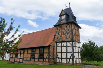 Fototapeta na wymiar Fachwerkkirche Wieserode Landkreis Harz