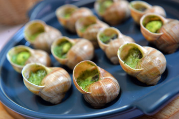 grape snails baked with butter and spices