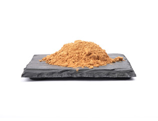 Carob auf Schiefer und weiss