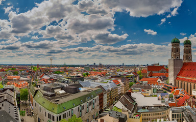 München Panorama altes Rathaus Isartor Stadtbild Viktualienmarkt Dom Frauenkirche alter Peter