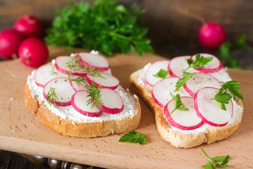 Sandwiches with feta, radish and parsley or dill. Rustic style.