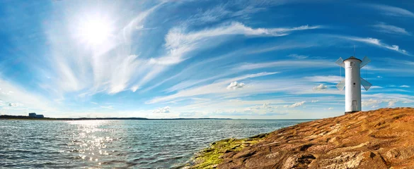 Fotobehang Vuurtoren Panoramisch beeld van een kust bij vuurtoren in Swinoujscie, Polen