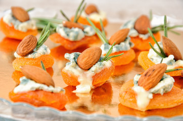 Sun-dried apricots with gorgonzola and almonds