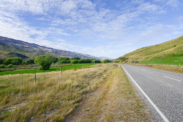 Fototapeta na wymiar oad in the valley in New Zealand Southland