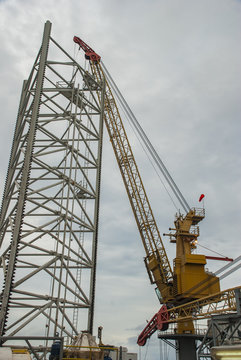 Lifting crane equipment