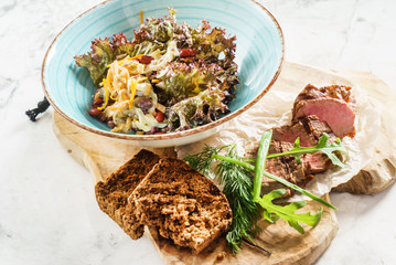 vegetable salad with roasted beef
