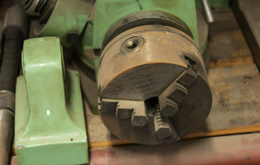 Clamping head of the lathe