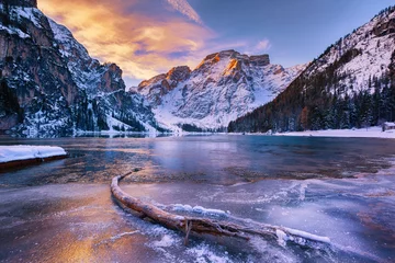 Cercles muraux Dolomites winter sunrise with colorful cloudscape over Lago di Braies, Dolomites, Italy