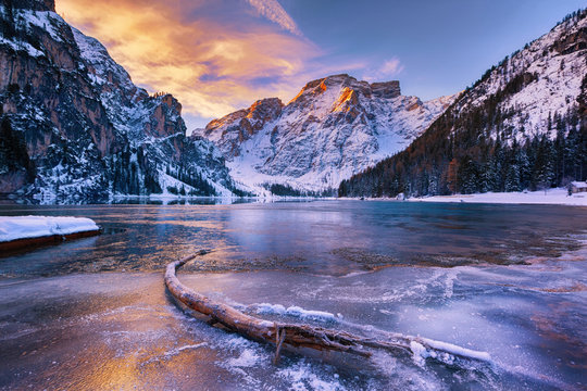 Fototapeta winter sunrise with colorful cloudscape over Lago di Braies, Dolomites, Italy