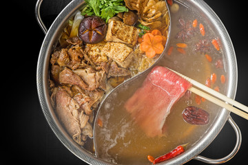薬膳鍋　Sukiyaki and Chinese medicine hot pot