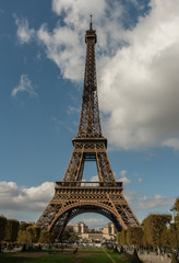 Fototapeta na wymiar Eiffel Tower in late October set against Trocadero background