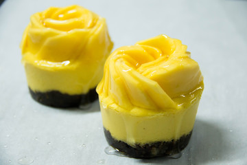 Cheese cake with mango
