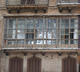 Alte Fenster eines mediterranen Hauses