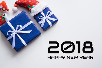 Obraz premium New year's background on a white desk decorated with toys, presents, Santa Claus, snowman. Bright colored background symbolizes the new year celebration. Great useful template to wright words down.