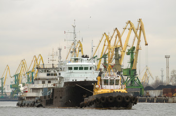 Fototapeta premium Towing marine vessel.