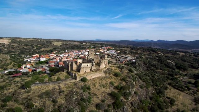 Belvis de Monroy ( Caceres, Extremadura) desde el aire. Video aereo con Drone
