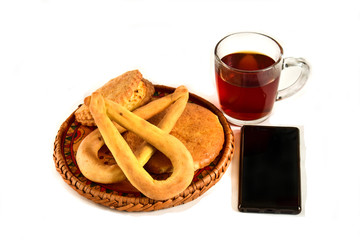 Breakfast with a gadget, baked pies and tea