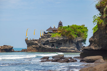 Pura Tanah Lot hindu Temple on island in Bali,       Indonesia