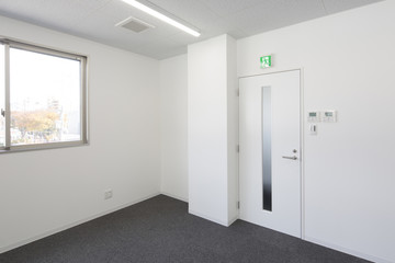 新築オフィスのドア