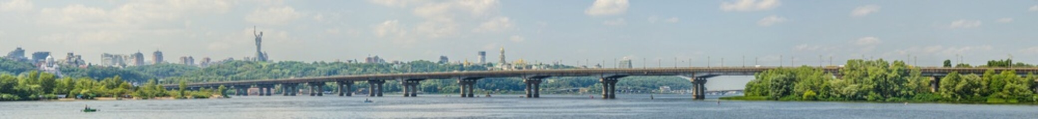 Obraz premium Panorama on the right bank of the Dnieper and Paton Bridge