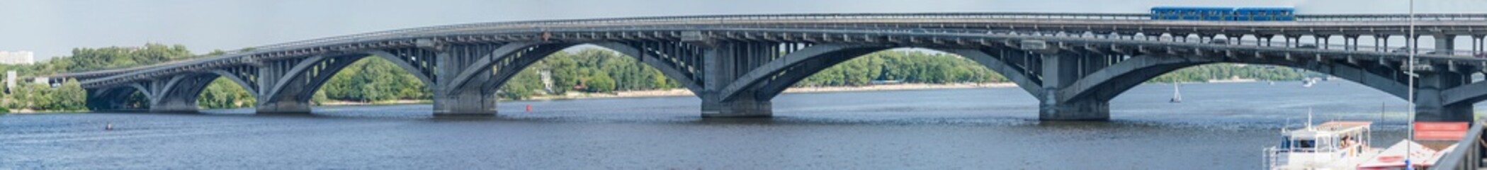 Obraz premium Panorama of the metro bridge in Kyiv