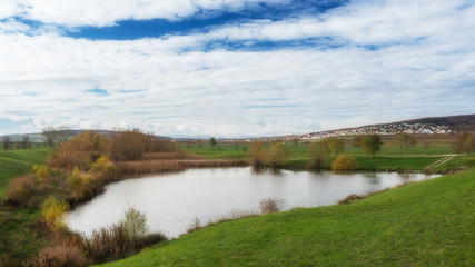 Fototapeta na wymiar Großhöflein im Burgenland mit Teich im Vordergrund
