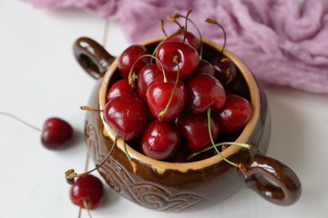 Черешня в вазе