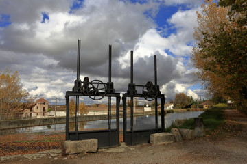 Canal de Castilla, noviembre de 2017, Palencia, Castilla Le—n..Esclusa de Fromista.