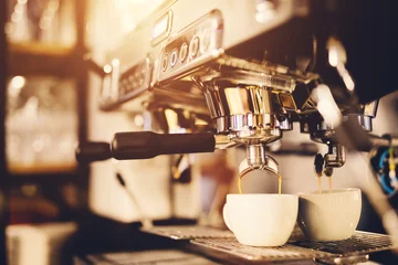 Foto auf Acrylglas Kaffeezubereitung am Morgen. Kaffeemaschine. © Photocreo Bednarek