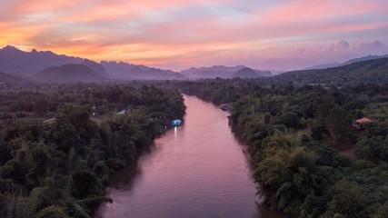Obraz premium Dusk over the Kwai Noi River