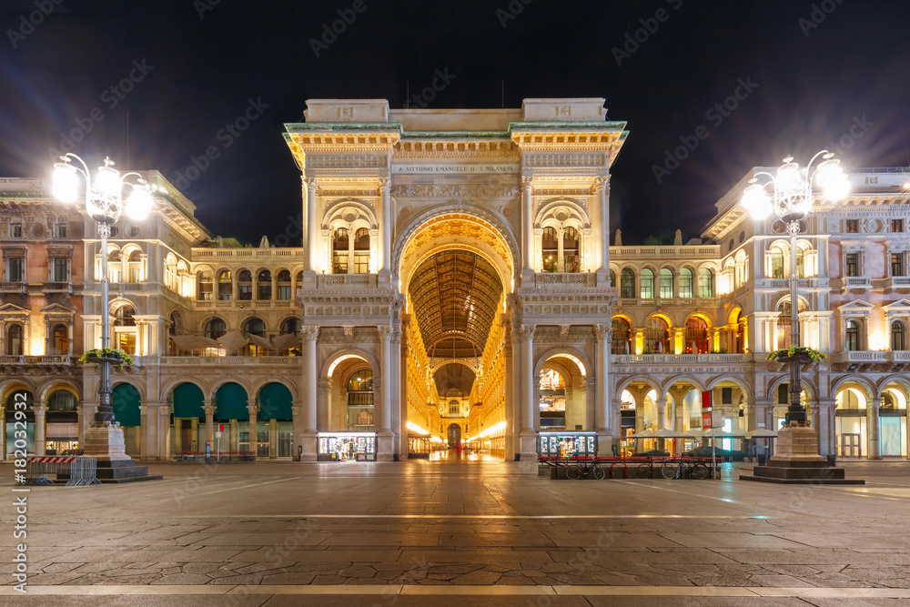 Wall mural one of the world's oldest shopping malls galleria vittorio emanuele ii at night in milan, lombardia,