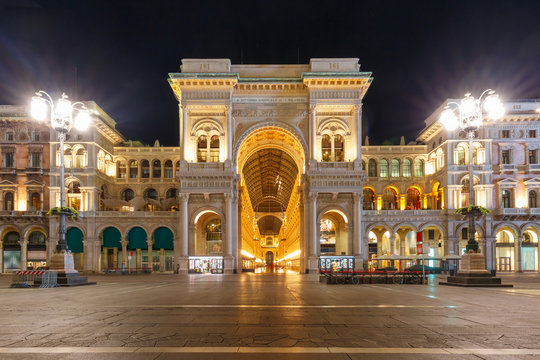 Fototapeta One of the world's oldest shopping malls Galleria Vittorio Emanuele II at night in Milan, Lombardia, Italy