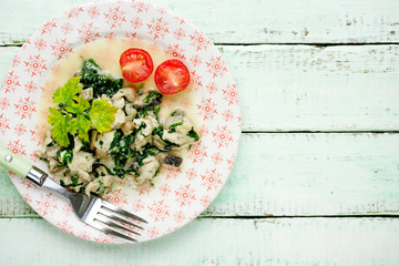 Chicken breast in spinach mushroom cream sauce