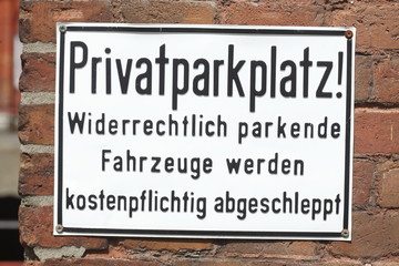 Schild Privatparkplatz