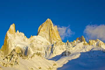 【アルゼンチン】朝陽に染まるフィッツ・ロイ